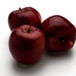 Бордовые яблоки