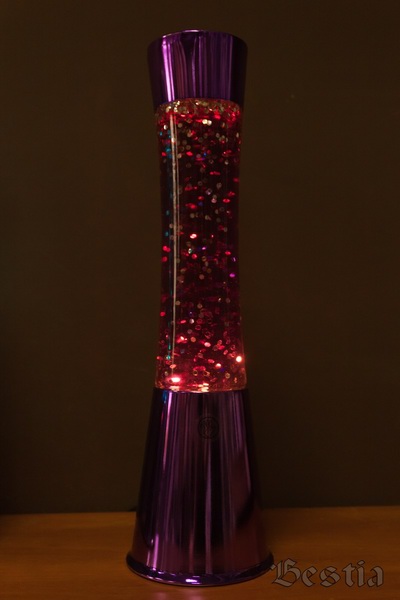 Лампа с гелем и фиолетовыми блестками светящаяся в темноте