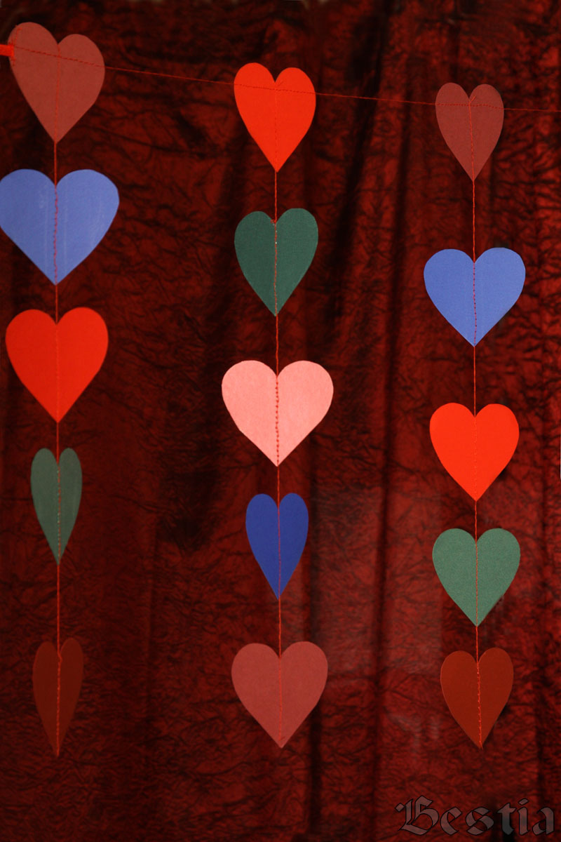 Гирлянда из сердечек ко Дню святого Валентина – идеи и фото