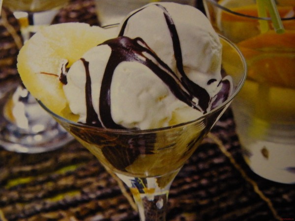 Чайное мороженое на ананасе
